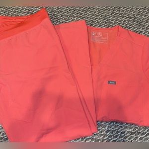 FIGS HOT CORAL SCRUB SET